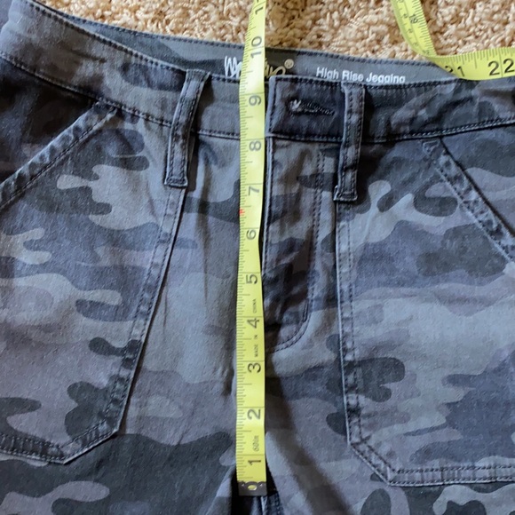 Mossimo camo jegging.  Size 2/26 - Picture 6 of 7